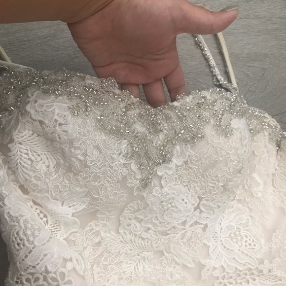 Wedding dress - Picture 4 of 10